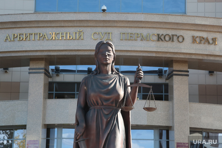 Статуя Фемиды у краевого арбитражного суда. Пермь, фемида, правосудие