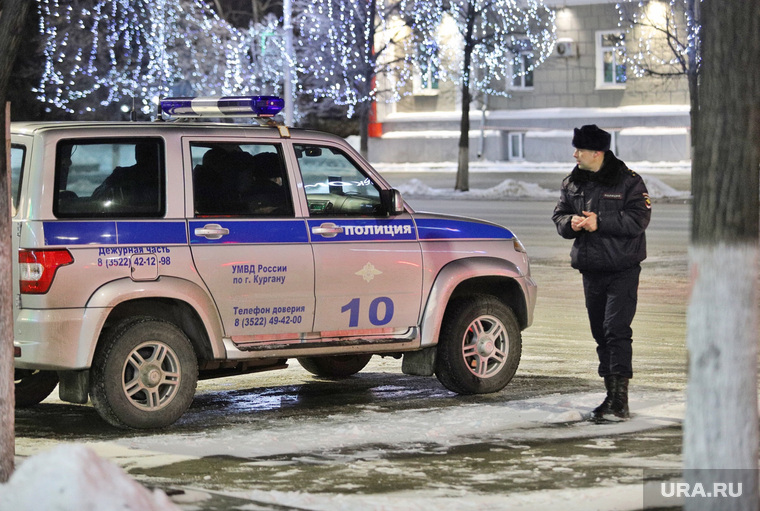 Обстановка на площади Ленина во время митингов против войны. Курган, полицейская машина, ппс, полиция, рейд полиции