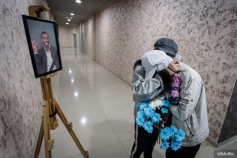 Прощание с Франсуа Нджелассили — аспирантом УрФУ из Габона, убитым в центре Екатеринбурга 18 августа