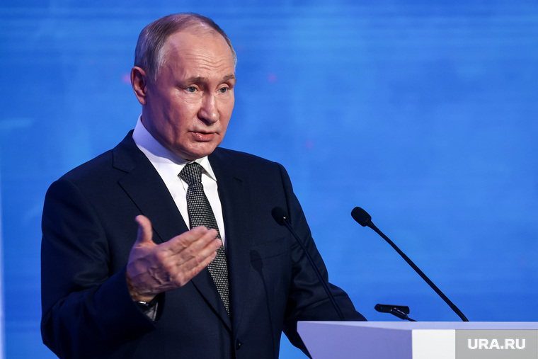 Президент России Владимир Путин на пленарной сессии "Форума будущих технологий".  Москва, путин владимир, топ