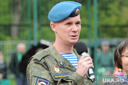 Линейка первоклассников с ветераном СВО Сергеем Бормотовым в школе 68. Челябинск
