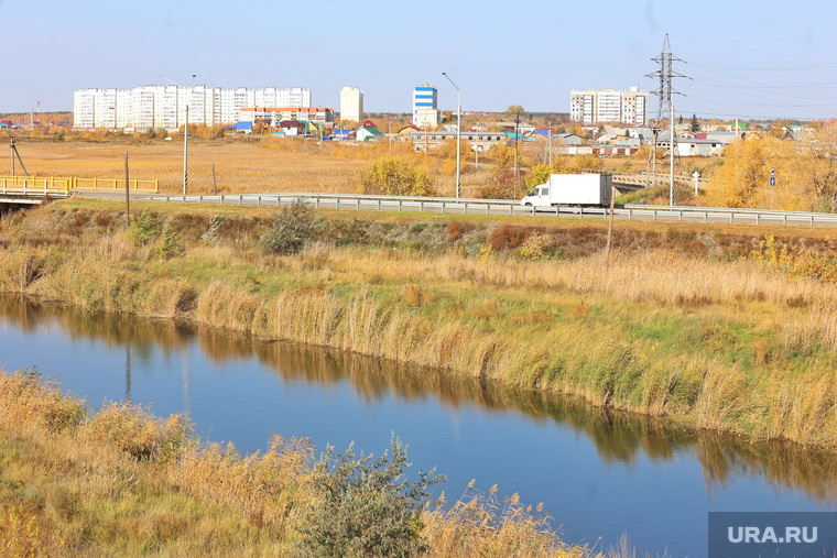 Город. Строительство бассейна для студентов КГУ. Проспект Голикова. Курган, осень, заозерный