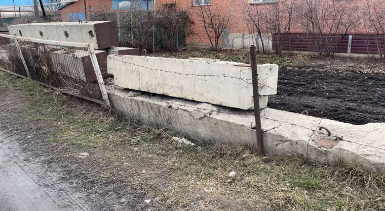 Некоторые увальцы готовы защищать свои дома бетонными блоками