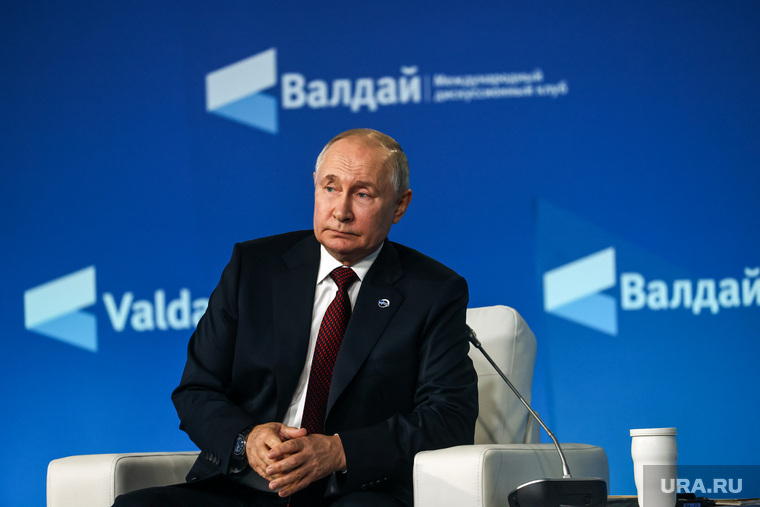 Владимир Путин на пленарной сессии Валдайского дискуссионного клуба. Сочи