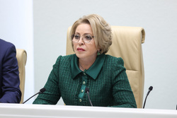 Спикер Совфеда Валентина Матвиенко отметила, что силовой блок министров впервые утверждается на заседании верхней палаты парламента