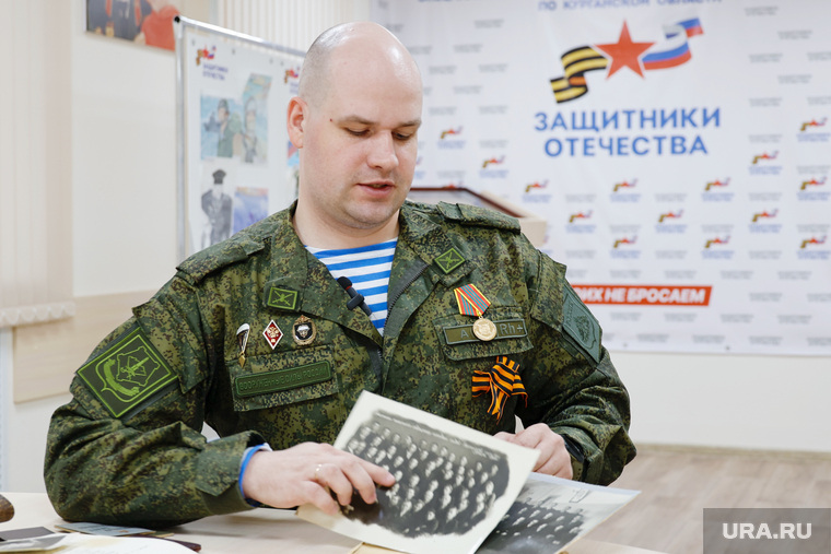 Дед Сергея Иванова был морским офицером, он внес большой вклад в воспитание внука