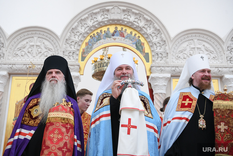 Чин освящения провели митрополит Екатеринбургский и Верхотурский Евгений и временно управляющий Алапаевской епархией епископ Каменский и Камышловский Мефодий