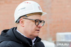 Алексей Текслер на строительстве крытого футбольного манежа. Челябинск