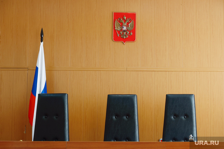 Судебное заседание по уголовному делу Дубова и Урюпина. Курган, зал заседания, судья, суд, кресло