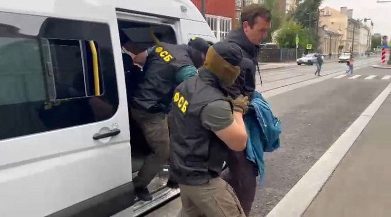 Задержание министра имущества Челябинской области Белоусова и управделами губернатора Менжинского 