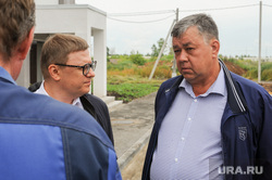 Алексей Текслер на осмотре дома, построенного чебаркульской птицефабрикой. Челябинск