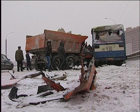 В Перми КАМАЗ въехал в пассажирский автобус. Пострадали четыре человека 