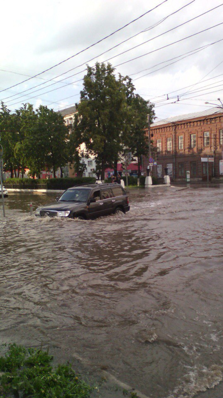 Погода пермь дождь. Пермь после дождя. Дождь в Перми фото. Дождливая Пермь фото. Ржавый дождь Пермь.