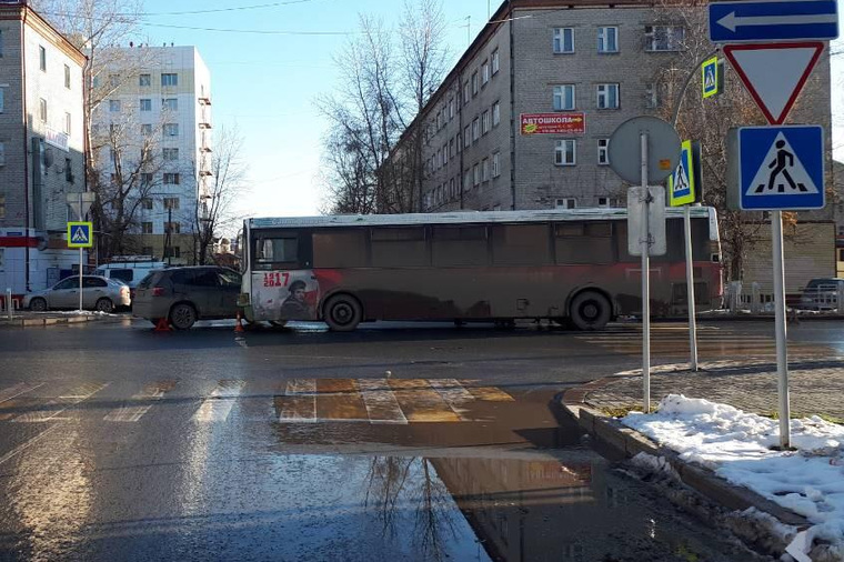 Автобусы тюмень боровский 122. Автобус Тюмень. Автовокзал Тюмень фото. Картинки Тюмень автобусы.