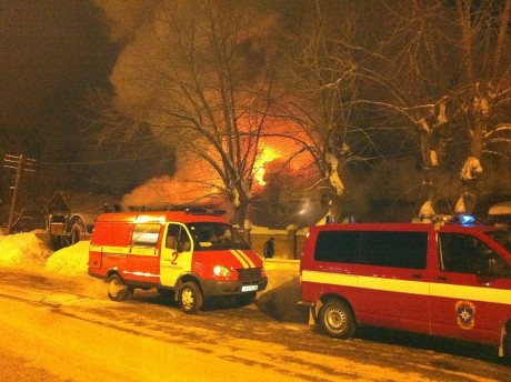 В Екатеринбурге сгорела гастрономическая достопримечательность. Тушить было сложно: в пожарных шлангах замерзала вода!