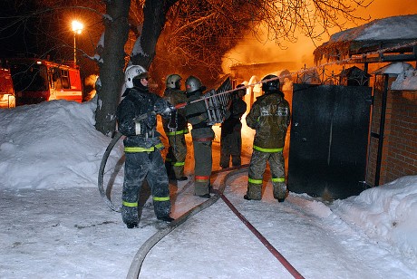 В Екатеринбурге сгорела гастрономическая достопримечательность. Тушить было сложно: в пожарных шлангах замерзала вода!