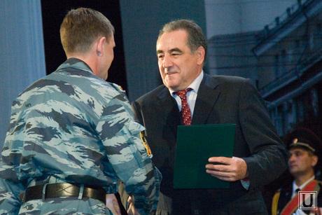 день сотрудников органов внутренних дел драмтеатр Курган 08.11.2013г, богомолов награждает