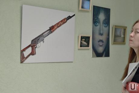 выставка Розы и пистолеты