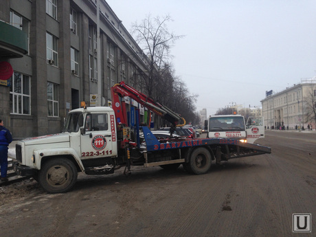 Паркоматы в центре Екатеринбурга, автоэвакуатор, эвакуация автомобиля