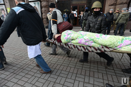 Майдан. Киев. Украина. 21.02.2014, майдан, носилки, беспорядки, революция, раненый, жертвы