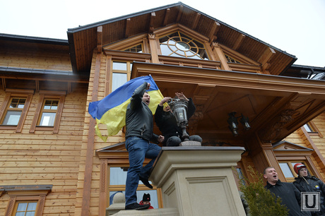 Дом Януковича в Межгорье захвачен. Украина., украина, дом януковича, межгорье