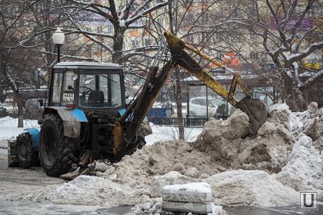 Снег в Екатеринбурге. Уборка города., уборка снега, снегоуборочная техника, трактор