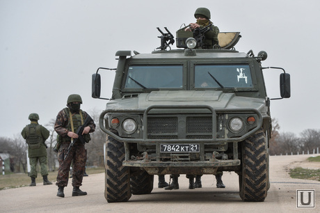 Безоружные украинские военные встретились с Российскими. Переговоры.Севастополь. Аэропорт Бельбек, армия, военные, солдаты, техника