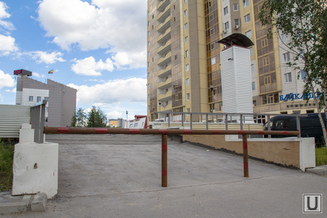 Закрытая парковка НСД. Нижневартовск., парковка запрещена, закрытая территория