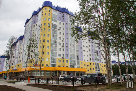 Открытая парковка НСД. Нижневартовск., парковка, многоэтажка