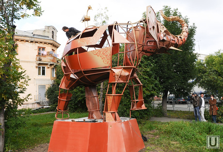 Слон. Челябинск., скульптура, слон