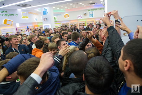 Начало продажи iphone 6. Екатеринбург