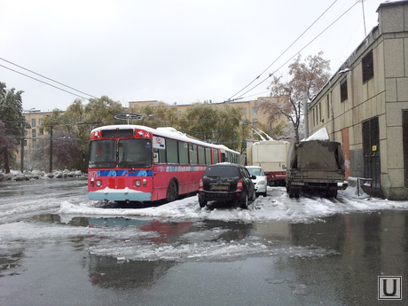 Челябинск, ледяной дождь, остановились троллейбусы, Челябинск, троллейбус