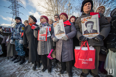 Открытие памятника детям-труженикам тыла. Екатеринбург, толпа, пенсионеры, ветераны