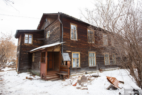 Разрушенный дом на Чапаева. Екатеринбург, деревянный барак