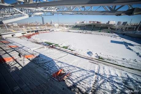 Строители разбирают Центральный стадион. Екатеринбург