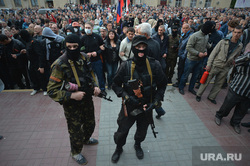 Ситуация на востоке Украины. Луганск. Захват здания МВД, луганск, захват мвд, ополченцы, толпа