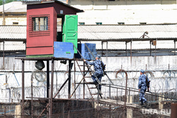 Бунт в исправительной колонии 46. Невьянск, зона, конвой, сотрудники тюрьмы, колония, тюрьма, вышка охраны