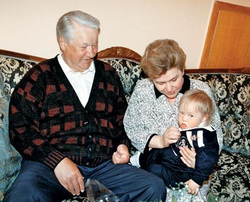Борис и Наина Ельцины с внуком Глебом
