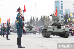 Парад Победы в Верхней Пышме, парад победы, почетный караул, танк