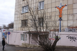 "Распятый космонавт" - первая работа Александра Жунева, которая вызвала такую противоречивую реакцию