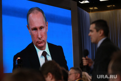 Пресс-конференция Путина. Москва, путин на экране