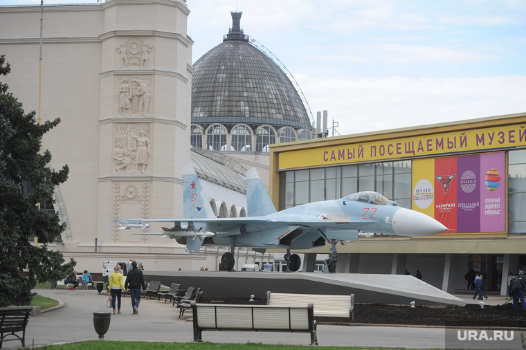 Военная техника на ВДНХ. Москва
