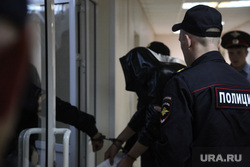 Суд по убийству владельца ресторана "СССР". Екатеринбург, конвой, сопровождение, преступник, наручники