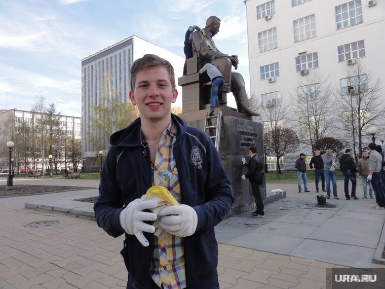Помывка памятника изобретателю радио Попову в 2015, памятник, радио, Попов, помывка, изобретатель радио