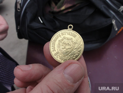 Уральский депутат нашел в Донбассе американских след, медаль, Аверинский