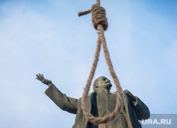 Акция КПРФ у памятника Ленину: вешают российскую экономику. Екатеринбург, петлин максим, ленин владимир, коммунизм, самоубийство, кпрф
