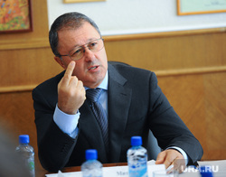 Комитет по законодательству ЗСО. Челябинск., мительман семен, указательный палец вверх