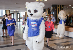 Губернаторские праймериз в Челябинске. 10.06.2014, ростовые куклы, медведь, единая россия, агитация