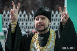Клипарт. Пермь, пасха, церковный обряд, проповедь, священнослужитель, жест двумя руками