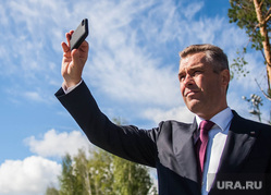 Астахов Павел. Визит в Тюмень 18 июля 2014 года, астахов павел, снимает на телефон